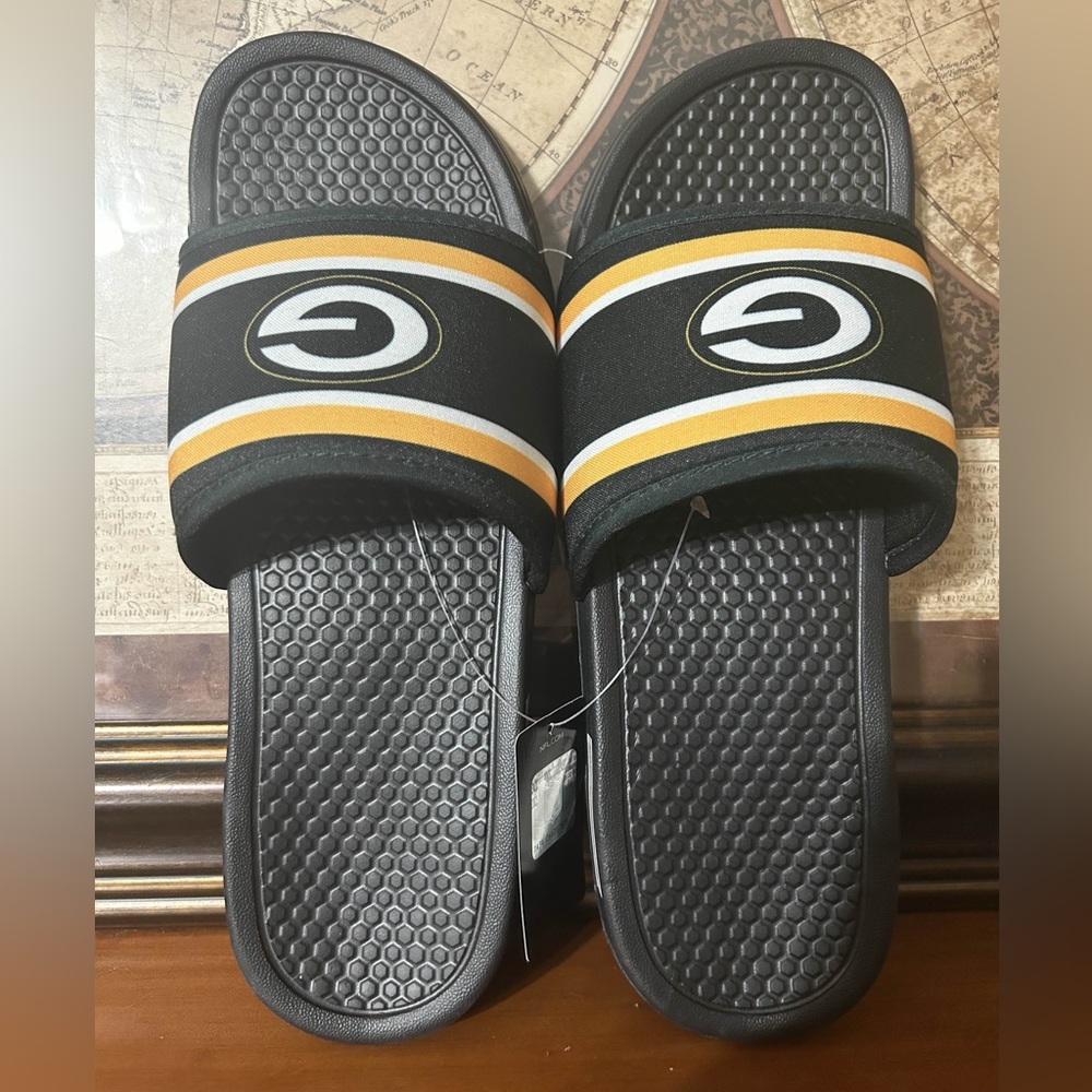 NFL • Green Bay Packers • Men’s Flip-Flops • Size M (9–10)